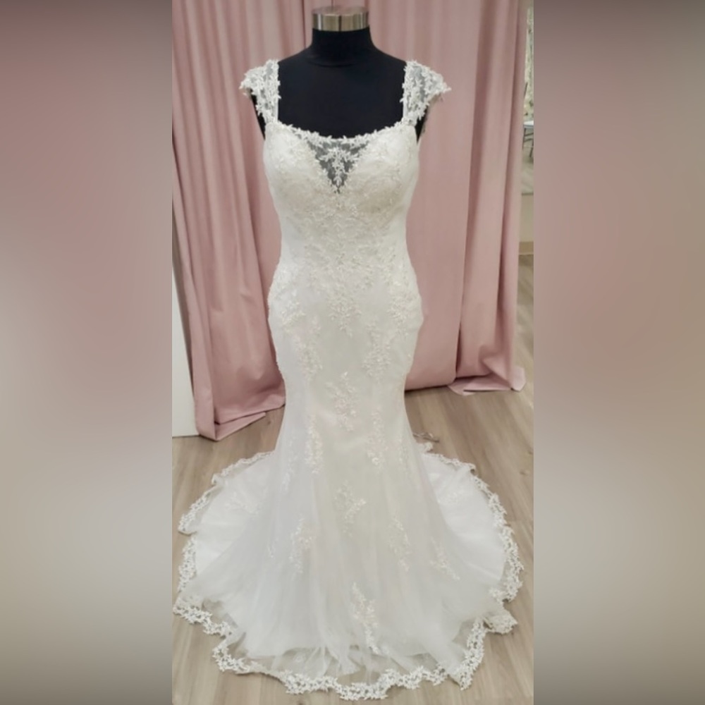 Maggie sottero wedding dress in diamond white. Size 10